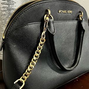 Michael Kors Shoulder bag/tote with gold hardware *like-new*